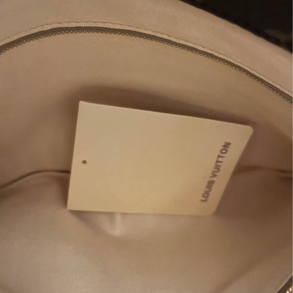 Louis Vuitton Artsy MM Leather Top via Handle Bag - Picture 7 of 8